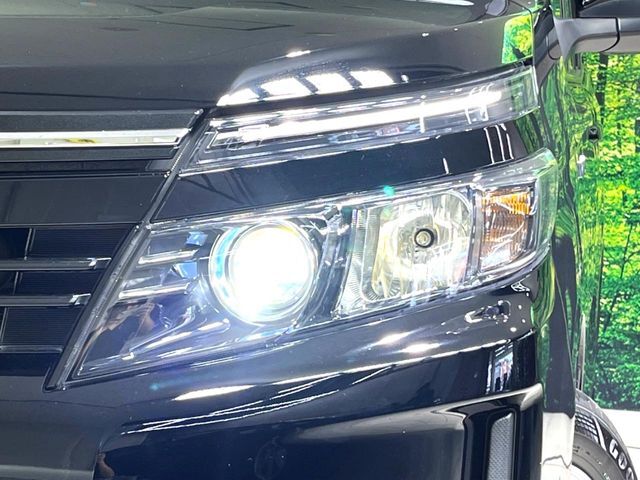 【LEDヘッドライト】悪天候や夜間走行時も良好な視界を確保し安心して運転できる高輝度LEDヘッドライトを装備！点灯速度が早く、消費電力も抑えられています。