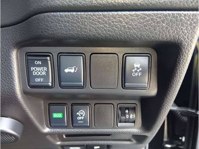 電動バックドアを装備しています。