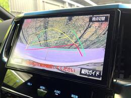 【バックカメラ】駐車時に後方がリアルタイム映像で確認できます。大型商業施設や立体駐車場での駐車時や、夜間のバック時に大活躍！運転スキルに関わらず、今や必須となった装備のひとつです！