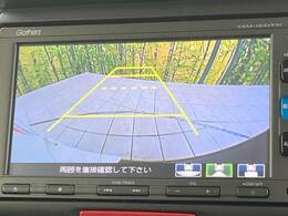 【バックカメラ】駐車時に後方がリアルタイム映像で確認できます。大型商業施設や立体駐車場での駐車時や、夜間のバック時に大活躍！運転スキルに関わらず、今や必須となった装備のひとつです！