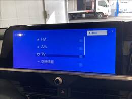 【純正ナビ】一体感のあるナビは、高級感ある車内を演出してくれます。Bluetooth再生などオーディオ機能も充実しておりますので、運転もより楽しめます♪