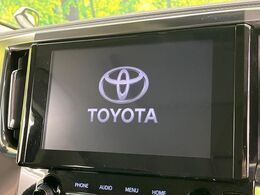 【メーカー純正ナビ】インテリアに溶け込むスタイリッシュな「専用設計」メーカーナビを装備♪視認性や操作性など基本性能にも優れ、より上質なカーライフをお楽しみいただけます。