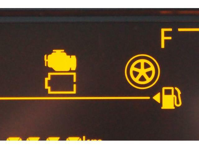 メーター内には車両のエネルギーの流れが一目で分かる『エネルギーフローインジケーター』を装備！！