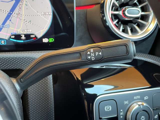 輸入車ディーラー採用のドライブレコーダーも選べます。万が一の事故の際のお守りとしていかがでしょうか？その他様々なオプションをご用意しております。