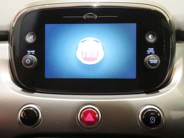 お持ちのスマートフォンが使える、Car Play＆Android Auto対応のU-Connectを搭載。そのままナビゲーション機能がご利用いただけます。