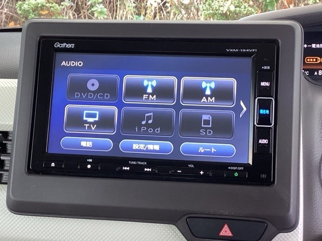 ナビ機能だけでなく、フルセグ、Bluetooth、DVDとCD再生などのオーディオ機能がついています！
