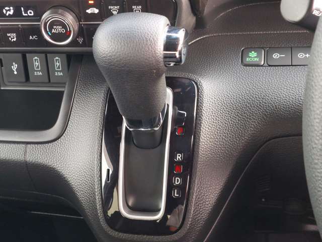 【シフトレバー】『シフトレバー』の画像になります。写真の内容に関してご不明点、ご質問等がございましたらお気軽にガリバー店舗までお問い合わせください。