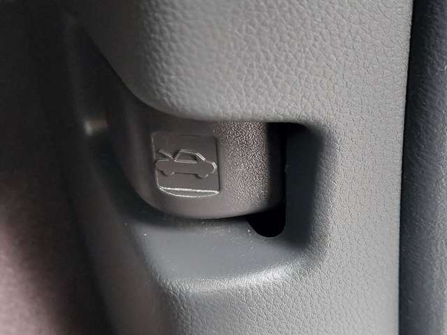 【運転席操作部】『運転席周辺の装備』の画像になります。快適なドライブを楽しむための機能が装備されています！運転席から触れるので使いやすいです！