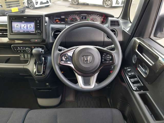 【ハンドル】『ハンドル/ステアリング』の画像になります。写真の内容に関してご不明点、ご質問等がございましたらお気軽にガリバー店舗までお問い合わせください。