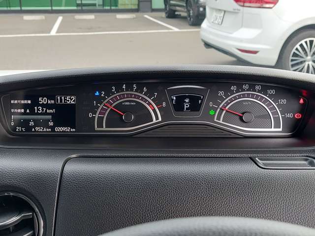 【スピードメーター】『スピードメーター』の画像になります。メーターがシンプルで見やすく運転しやすいですね！