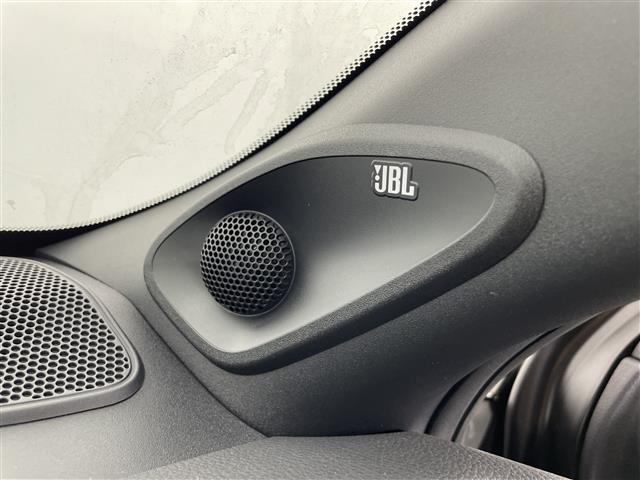 【JBL（プレミアムサウンド）】トヨタでお出かけの際には、ぜひ素敵な音楽体験を！ありふれた一日にも特別な体験を！ドライブの時間を上質な音楽でお楽しみいただけるサウンドシステムが搭載されています♪
