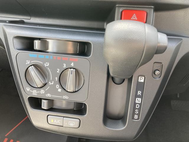 静岡ダイハツでは、メーカーの技術認定を受けたプロの整備士が整備を実施いたします。目に見えない部分までしっかりと点検するので安心です。