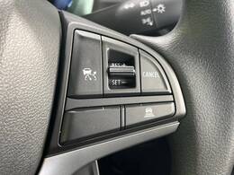 【クルーズコントロール】高速道路もラクラク走行。アクセルを離しても一定速度で走行ができ、長距離運転時の負担を軽減！加速・減速も簡単なスイッチ操作で調整できます。