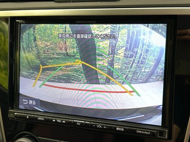 【バックカメラ】駐車時に後方がリアルタイム映像で確認できます。大型商業施設や立体駐車場での駐車時や、夜間のバック時に大活躍！運転スキルに関わらず、今や必須となった装備のひとつです！