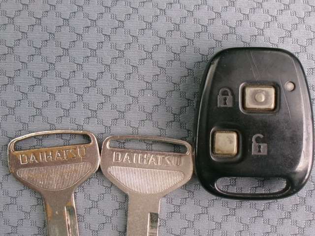 キーレスエントリー！　　ドアのロック・アンロックはキーレスがあるとラクラクですね。