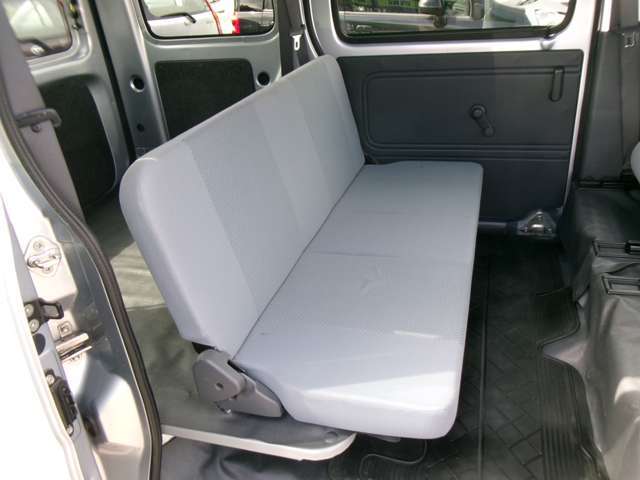 イーパーツプラスで保証と☆New☆バッテリー☆ワイパーブレード☆オイル☆オイルエレメント☆安心の4点セットが付いてきます！価格は店頭納車、県内登録価格です。自動車税、リサイクル料は別途