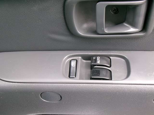 フロント　パワーウインドウスイッチ！　　運転席ドアの内装ですキレイですよ☆