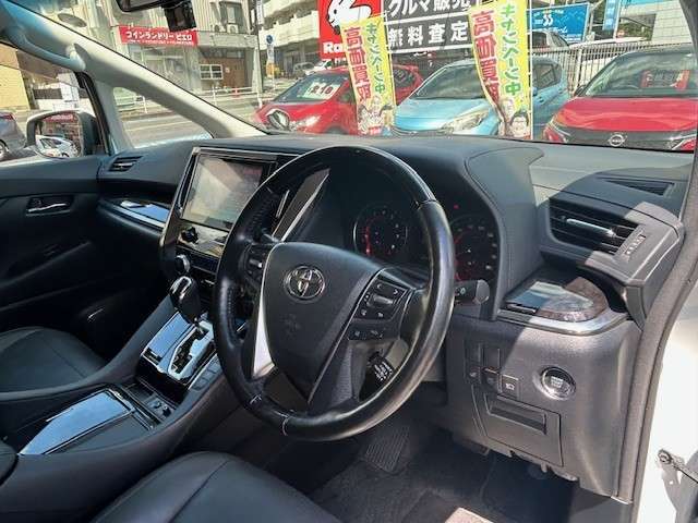 お車の外装傷、内装の状態や装備品の確認も気になる事があればいつでもお電話ください。0120-24-1411
