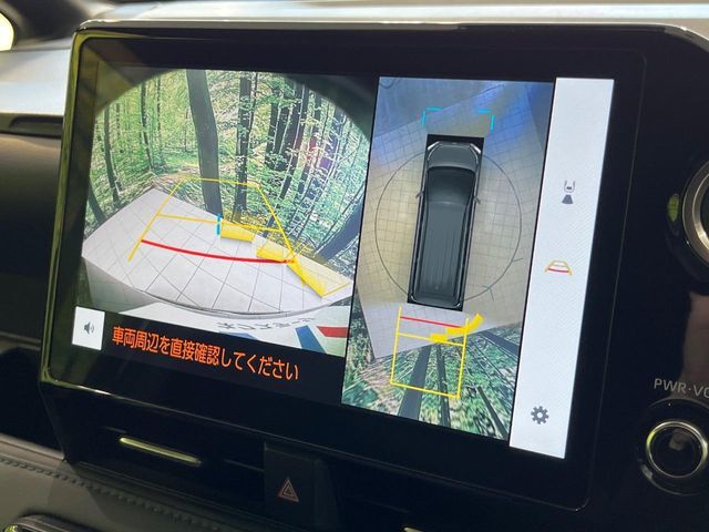 【パノラミックビューモニター】専用のカメラにより、上から見下ろしたような視点で360度クルマの周囲を確認することができます☆死角部分も確認しやすく、狭い場所での切り返しや駐車もスムーズに行えます。