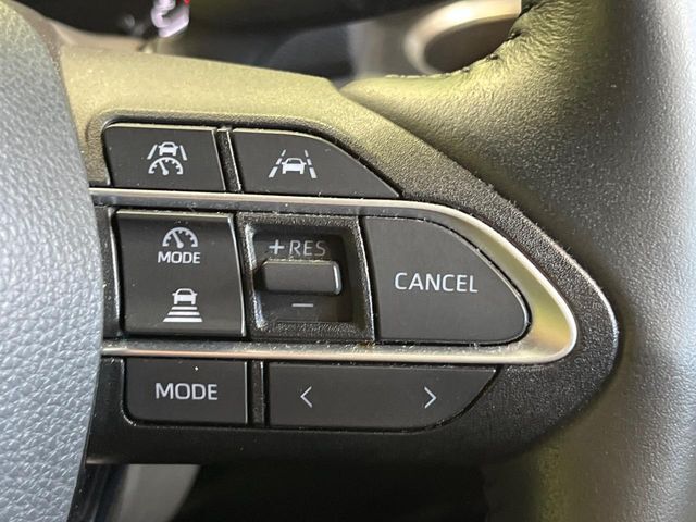 【レーダークルーズコントロール】高速道路での長距離走行が楽に！！自動で速度を保つクルーズコントロールが、衝突軽減システムと連携し、前方の車両を感知して車間を保つように速度調節してくれます！！