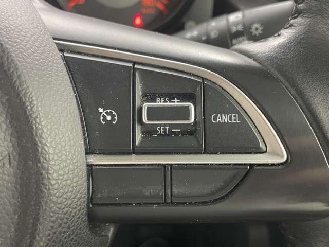 【クルーズコントロール】高速道路で便利な機能です！！アクセルを離しても一定速度で走行ができる装備です。加速減速もスイッチ操作でOKです。