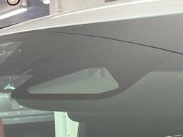【トヨタセーフティセンス】走行中に前方の車両等を認識し、衝突しそうな時は警報とブレーキで衝突回避と被害軽減をアシスト。より安全にドライブをお楽しみいただけます。