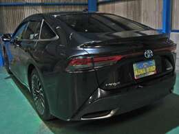 【トヨタセーフティセンス】●レーダークルーズコントロール（全車速追従機能・カーブ速度抑制機能付）●ドライバー異常時対応システム●ロードサインアシスト［RSA］●アダプティブハイビームシステム［AHS］