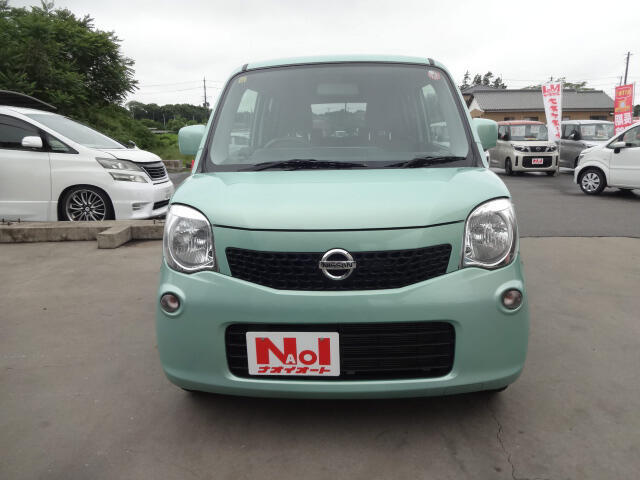 【当店のこだわり】入庫後のお車は選任スタッフによる細部清掃を実施しております。足回り、エンジンルーム、室内、室外を隅々まで綺麗にしております。展示車はピカピカです。全国配送も可能ですのでご相談下さい！