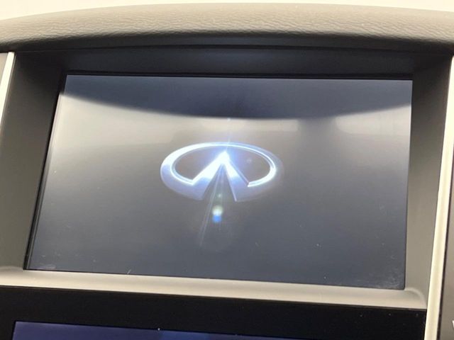 【メーカー純正ナビ】インテリアに溶け込むスタイリッシュな「専用設計」メーカーナビを装備♪視認性や操作性など基本性能にも優れ、より上質なカーライフをお楽しみいただけます。