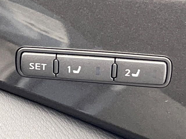 【メモリー機能付きパワーシート】ドライバーごとに設定したシート位置を記憶して、ボタン一つで切り替えできる便利な機能！運転する方が複数名いらっしゃるご家庭におすすめです♪