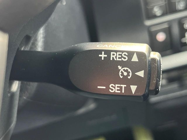 【レーダークルーズコントロール】高速道路での長距離走行が楽に！！自動で速度を保つクルーズコントロールが、衝突軽減システムと連携し、前方の車両を感知して車間を保つように速度調節してくれます！！