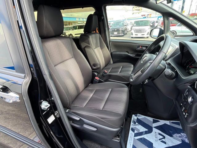 運転席シート廻りは使用感も少なく、良好な状態となっています。丁寧に使われていたことがよくわかりますね。