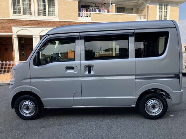 【展示車両について】当店では低価格を実現させる取り組みとしまして微細な傷などはあえて修理せずに展示している場合がございます。お客様ご要望に合わせた外装仕上げを実施いたします。