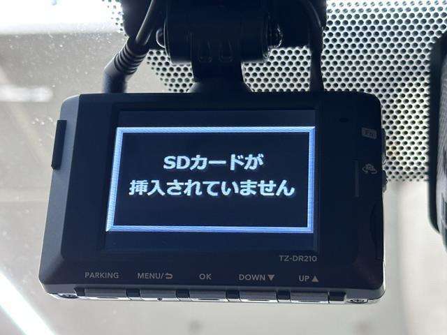 ドライブレコーダー装備してますよ。　思いでの記録や万が一の時の記録にも便利ですね。