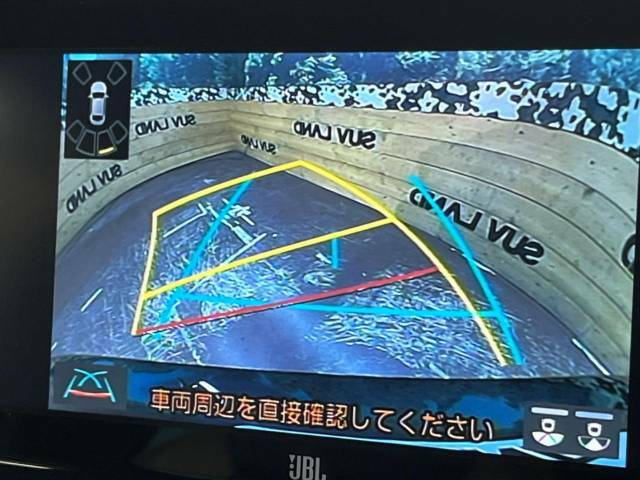 【バックカメラ】駐車時に後方がリアルタイム映像で確認できます。大型商業施設や立体駐車場での駐車時や、夜間のバック時に大活躍！運転スキルに関わらず、今や必須となった装備のひとつです！