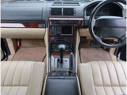 ベージュ革シート、サンルーフ装備