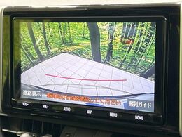 【バックカメラ】駐車時に後方がリアルタイム映像で確認できます。大型商業施設や立体駐車場での駐車時や、夜間のバック時に大活躍！運転スキルに関わらず、今や必須となった装備のひとつです！