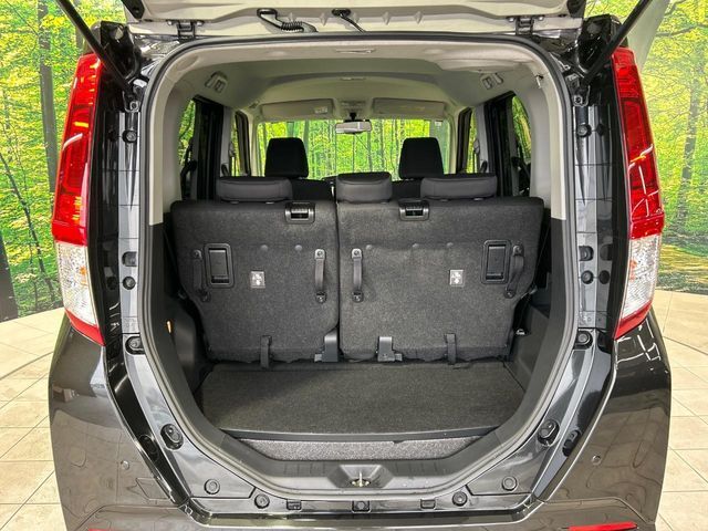 普段のお買い物や通勤、送迎等に十分な荷室スペースを確保しております。セカンドシートを倒すと、大きな荷物の積載も可能です♪