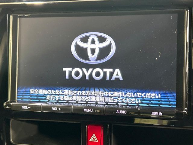 【純正ナビ】人気の純正ナビを装備しております。ナビの使いやすさはもちろん、オーディオ機能も充実！キャンプや旅行はもちろん、通勤や買い物など普段のドライブも楽しくなるはず♪