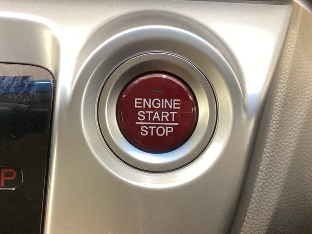 ワンプッシュでエンジンのスタート、ストップが出来て便利です。