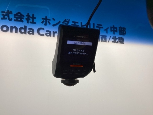 万が一の事故のときもドライブレコーダーがあると安心です。ご利用になる場合は個人情報保護の観点より新品の対応SDカードをお求め下さい。