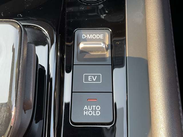 AUTO HOLD機能搭載してあります！ブレーキを踏んで停止すると、自動的にブレーキ力を保持します。信号待ちや渋滞中などに、ブレーキペダルを踏み続ける必要がなく、足の疲れを軽減してくれます☆