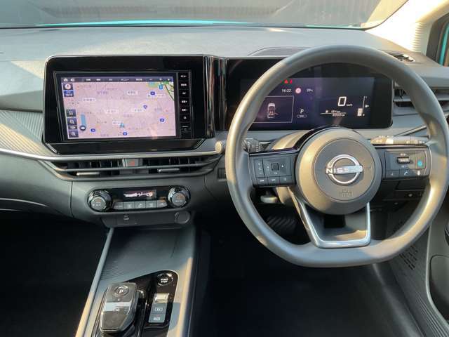 前席内装の全体像です。是非実車をご覧にお越し頂き実際にお座りください。