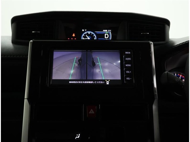 パノラミックビューモニター装備！サイドビュー・車両に取り付けたフロント、サイド、バックカメラの映像を合成して画面上に表示させることで、低速時の運転を補助する装置です。