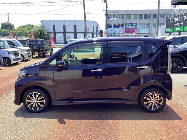 カープレシャスではご納車後もお客様に安心しておクルマにお乗り頂くため、【2か月又は2，000km】の保証をお付けしております！当社は保証金額をお支払い総額に含ませていただいております！