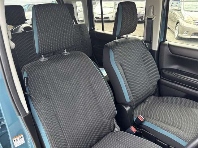 メーカ運転席シート廻りは使用感も少なく、良好な状態となっています。丁寧に使われていたことがよくわかりますね。