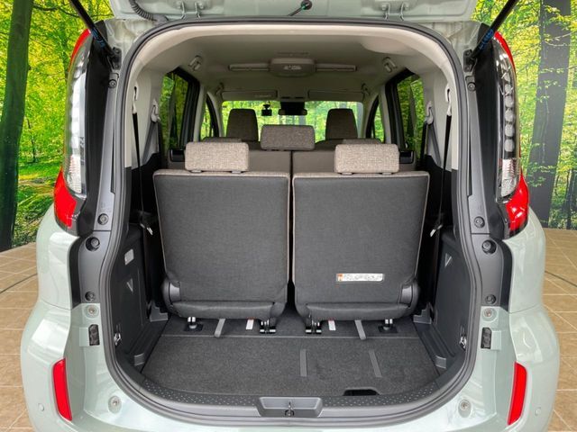 積み下ろしのしやすいデッキにはたっぷりと荷物を積み込んでいただけます。遊びから仕事まで、様々なシーンで頼れます♪