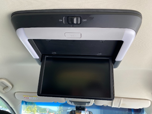 後席に一番嬉しい！！　リア席モニター快適な車内になること間違いなしです♪