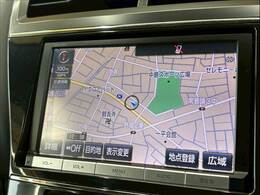 【純正8インチナビ】フルセグテレビやブルートゥース接続、DVD再生など多彩な機能を併せ持っており、インパネ周りがすっきりしてますね！