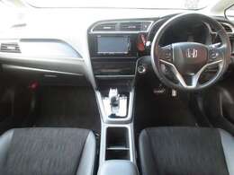 ご納車後も安心なプレミアム保証をご提案いたします。ナビや電装品、エアコンなども含めた600項目の充実した保証内容と安心のロードサービス付帯でサポートいたします。詳細はお尋ねください。